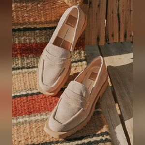 ❄️NWOB Dolce Vita Elias Flat in Dune Suede, Size 6.5